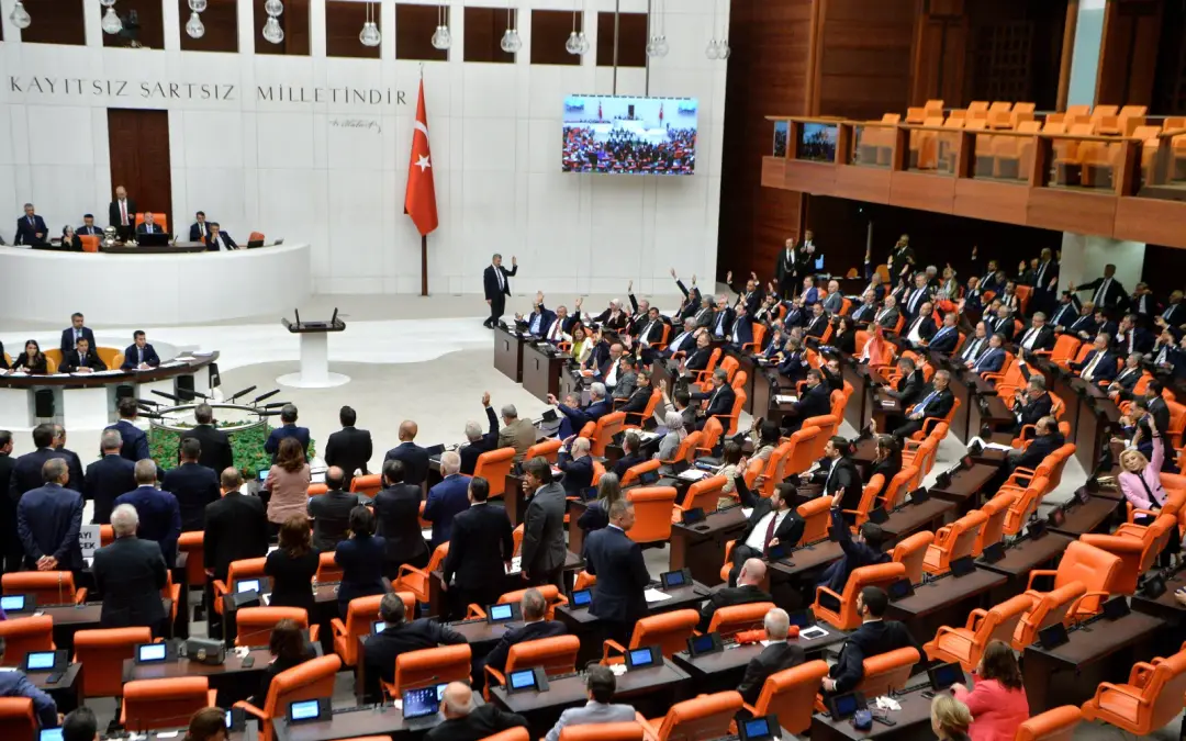 البرلمان التركي يقر قانونًا مثيرًا للجدل يفتح أراضي الزيتون للتعدين